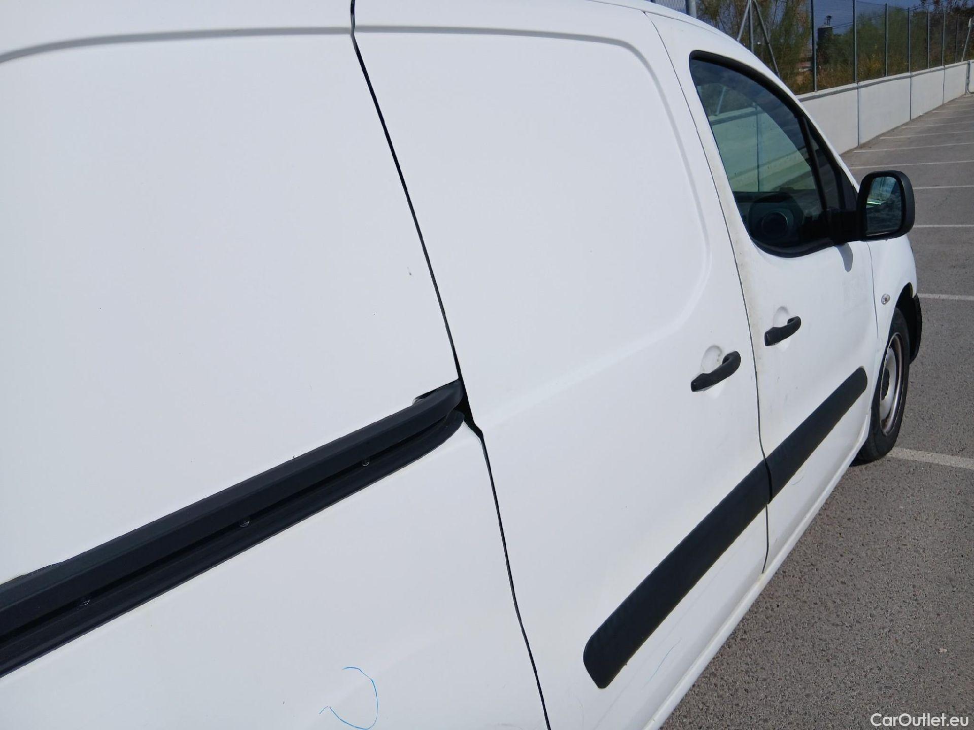  Citroen  Berlingo CITROEN  / 2015 / 3P / furgón derivado de turismo BlueHDi 74KW (100CV) #27