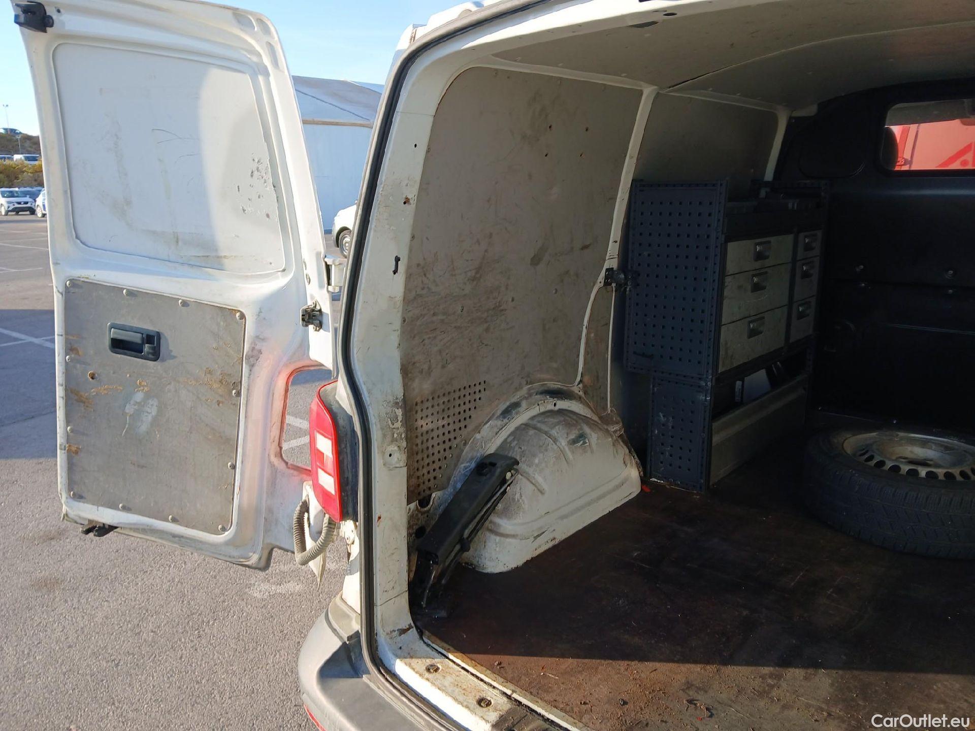  Volkswagen  Transporter VOLKSWAGEN  / 2015 / 4P / furgón Furgón Corto TN 2.0 TDI 110kW BMT 4Mot #30