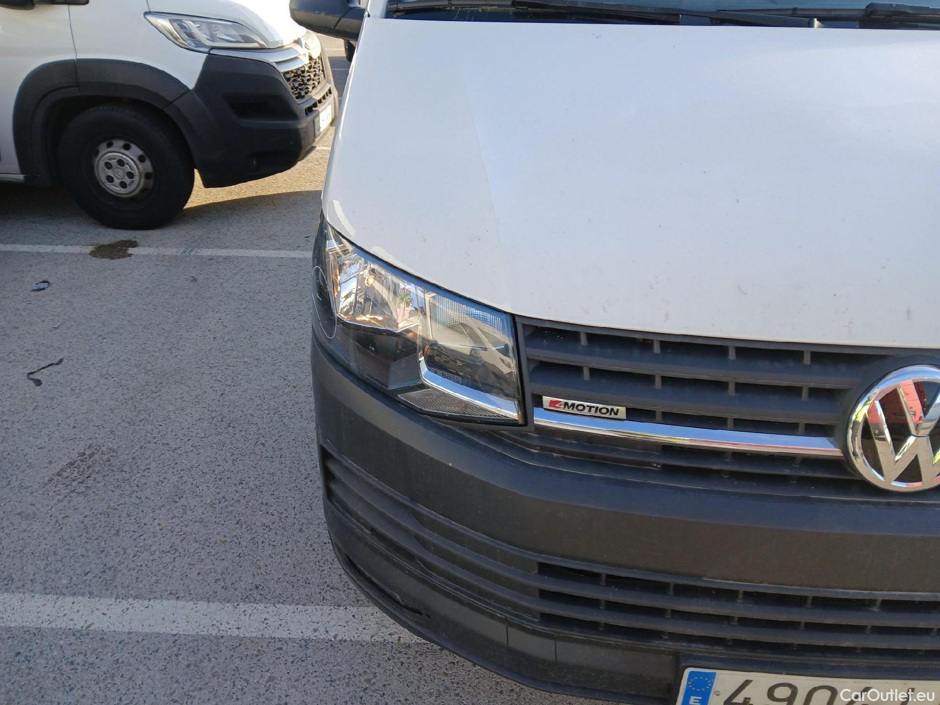  Volkswagen  Transporter VOLKSWAGEN  / 2015 / 4P / furgón Furgón Corto TN 2.0 TDI 110kW BMT 4Mot #36
