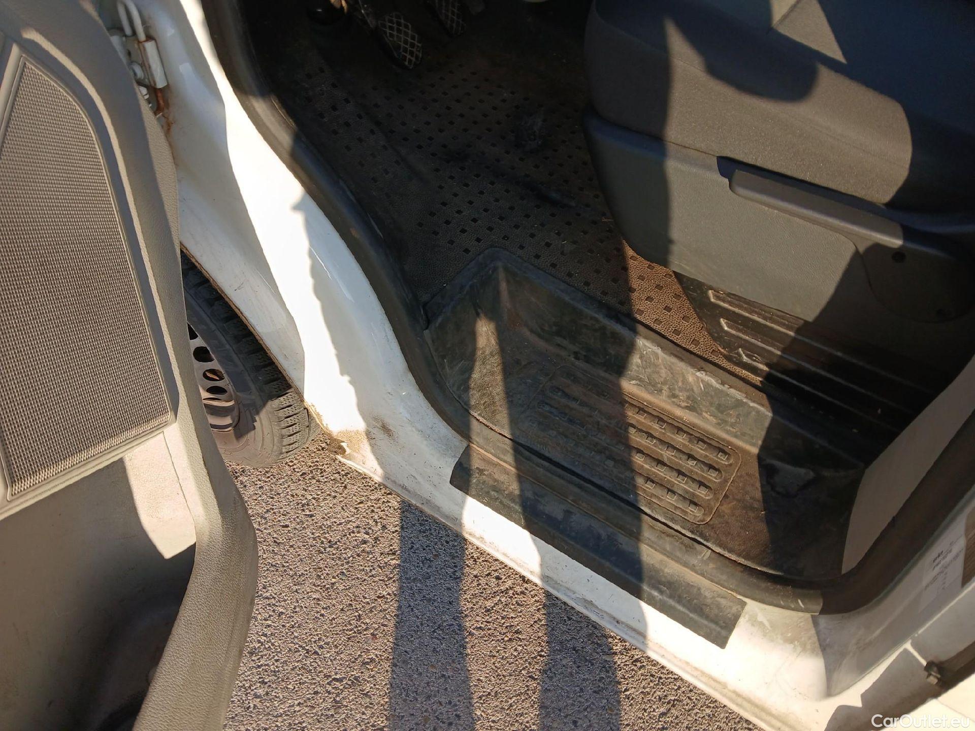  Volkswagen  Transporter VOLKSWAGEN  / 2015 / 4P / furgón Furgón Corto TN 2.0 TDI 110kW BMT 4Mot #5