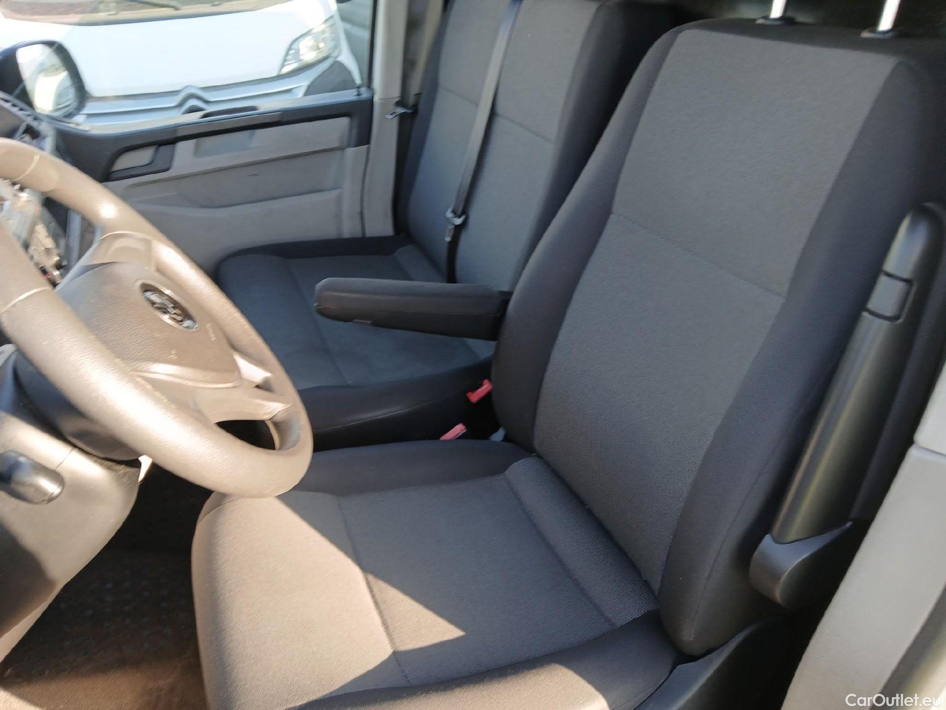  Volkswagen  Transporter VOLKSWAGEN  / 2015 / 4P / furgón Furgón Corto TN 2.0 TDI 110kW BMT 4Mot #2