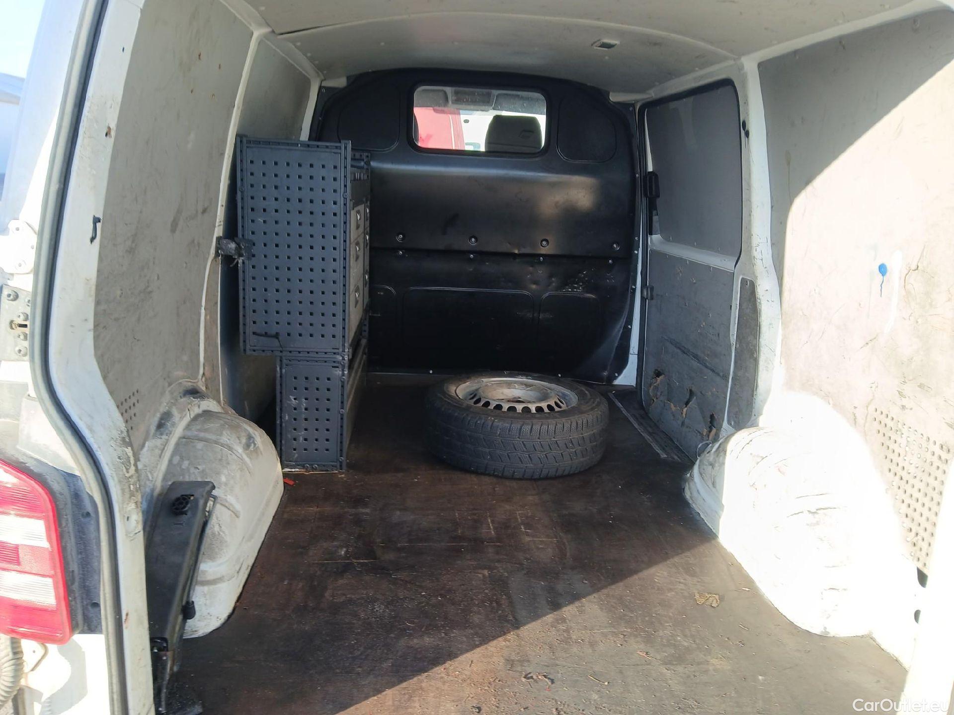  Volkswagen  Transporter VOLKSWAGEN  / 2015 / 4P / furgón Furgón Corto TN 2.0 TDI 110kW BMT 4Mot #29