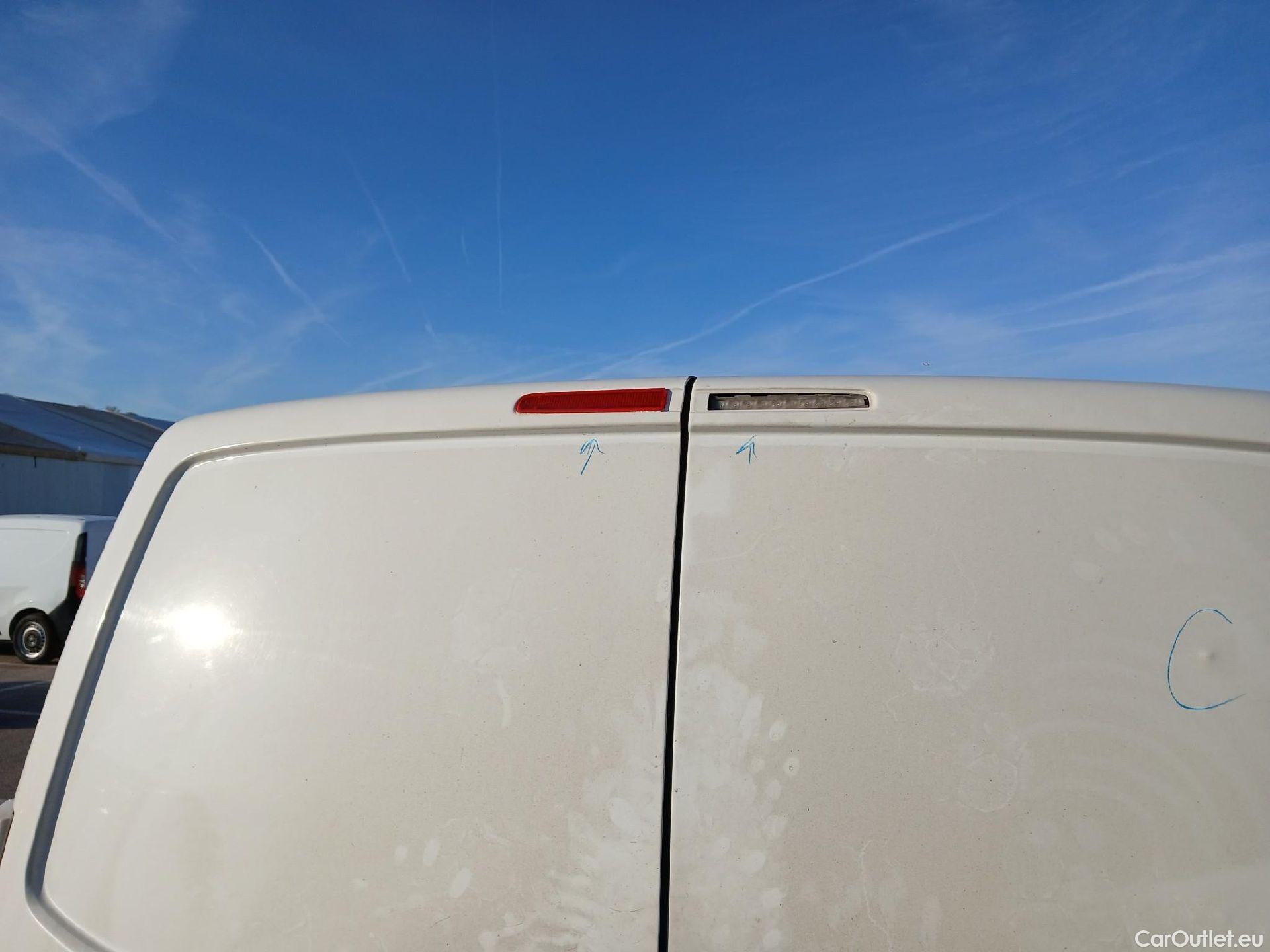  Volkswagen  Transporter VOLKSWAGEN  / 2015 / 4P / furgón Furgón Corto TN 2.0 TDI 110kW BMT 4Mot #54