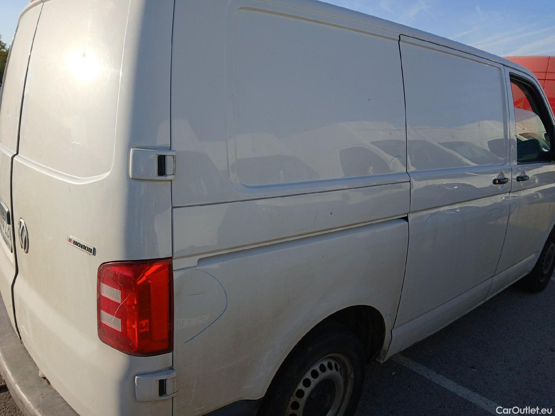  Volkswagen  Transporter VOLKSWAGEN  / 2015 / 4P / furgón Furgón Corto TN 2.0 TDI 110kW BMT 4Mot #60