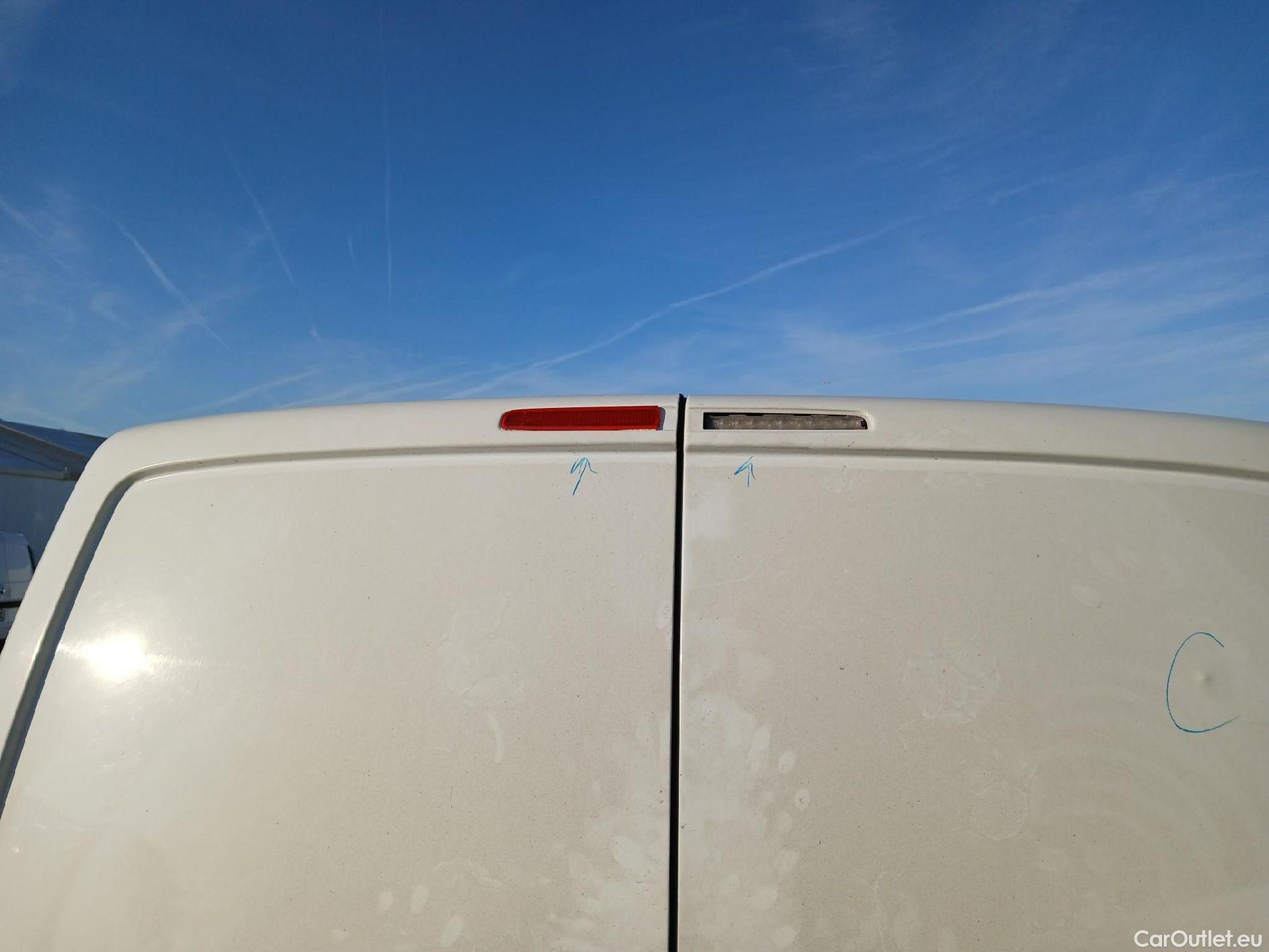  Volkswagen  Transporter VOLKSWAGEN  / 2015 / 4P / furgón Furgón Corto TN 2.0 TDI 110kW BMT 4Mot #56
