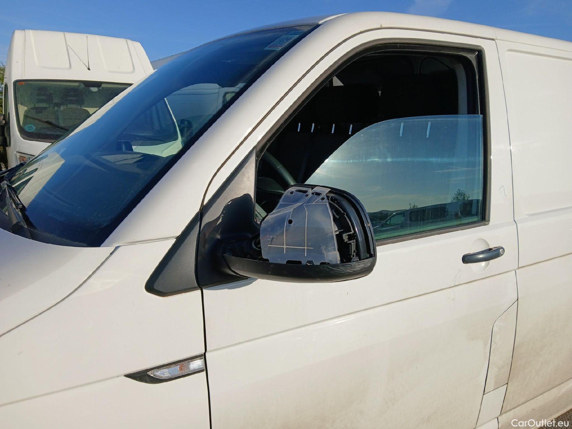  Volkswagen  Transporter VOLKSWAGEN  / 2015 / 4P / furgón Furgón Corto TN 2.0 TDI 110kW BMT 4Mot #40