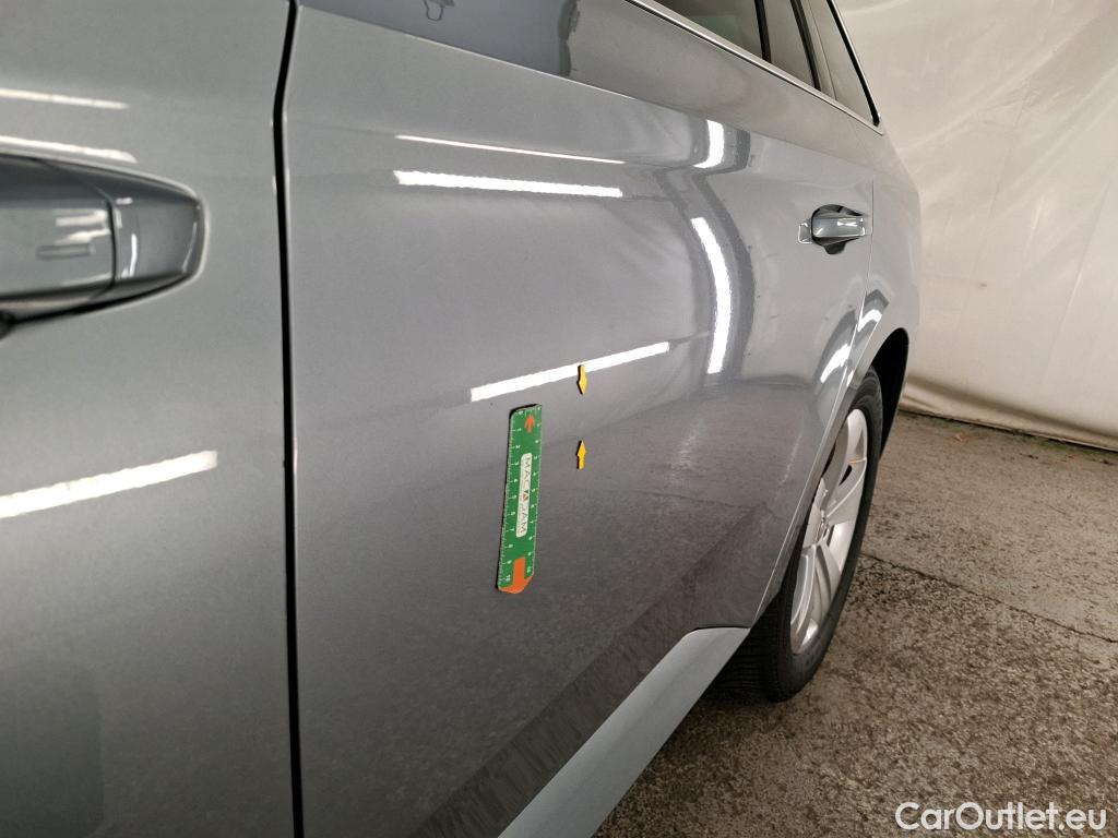  Skoda  Superb SKODA  Combi / 2019 / 5P / Break 2.0 TDI SCR 150 DSG7 Business #9