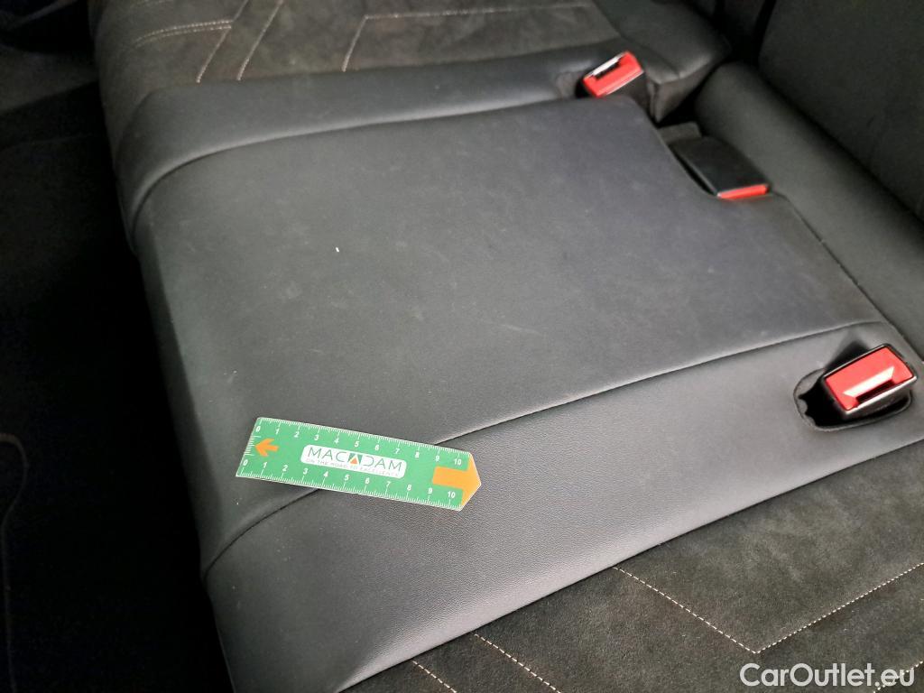  Peugeot  3008 PEUGEOT  / 2020 / 5P / SUV PureTech 130 S&S EAT8 GT Pack #33