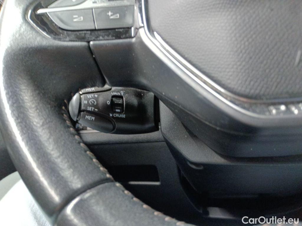 Peugeot  3008 Peugeot  1.2 PureTech 96kW S&S Auto Active 5d #25