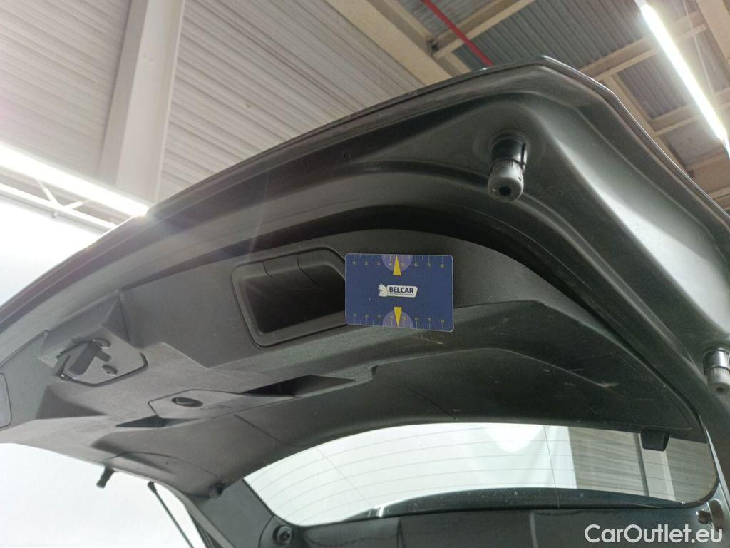 Peugeot  3008 Peugeot  1.2 PureTech 96kW S&S Auto Active 5d #82