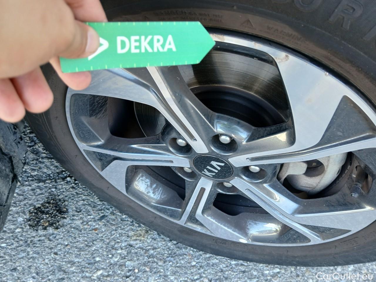  KIA  XCeed KIA  / 2019 / 5P / todoterreno 1.0 T-GDi Drive 88kW (120CV) #25
