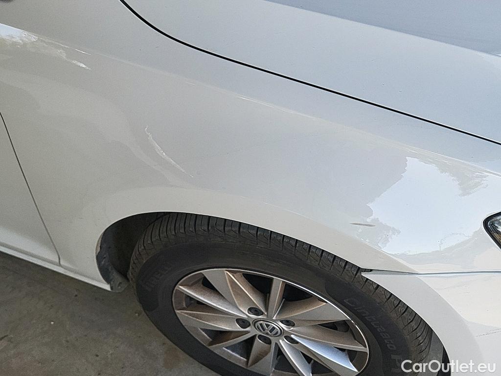 Volkswagen  Golf  VOLKSWAGEN / 2016 / 5P / berlina con portón Last Edition 1.6 TDI 85kW (115CV) #25