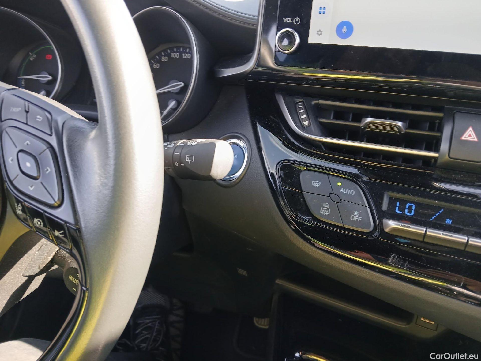  Toyota  C-HR TOYOTA  / 2019 / 5P / todoterreno 1.8 125H Advance #1