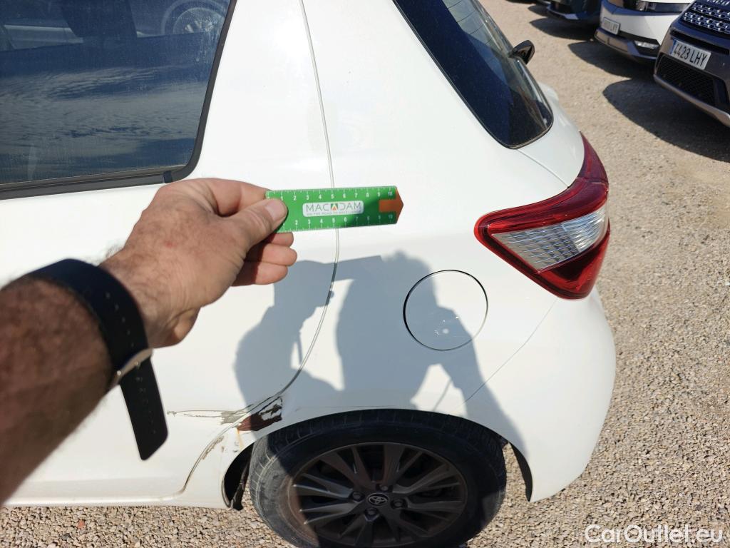  Toyota  Yaris TOYOTA  / 2017 / 5P / berlina con portón 1.5 100H Active Tech #3