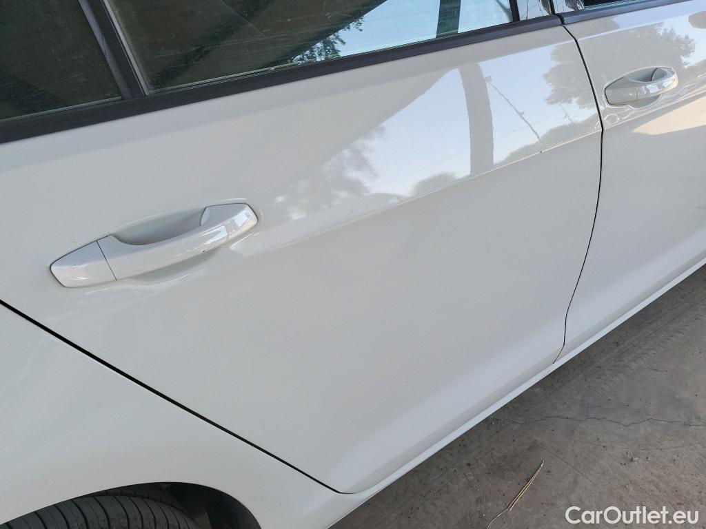  Volkswagen  Golf  VOLKSWAGEN / 2016 / 5P / berlina con portón Last Edition 1.6 TDI 85kW (115CV) #27