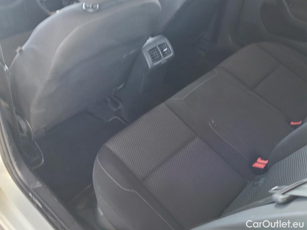  Volkswagen  Golf  VOLKSWAGEN / 2016 / 5P / berlina con portón Last Edition 1.6 TDI 85kW (115CV) #21
