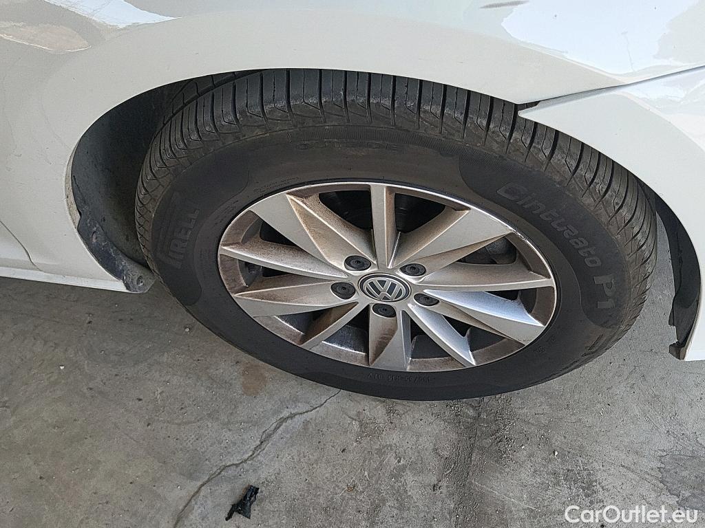  Volkswagen  Golf  VOLKSWAGEN / 2016 / 5P / berlina con portón Last Edition 1.6 TDI 85kW (115CV) #23