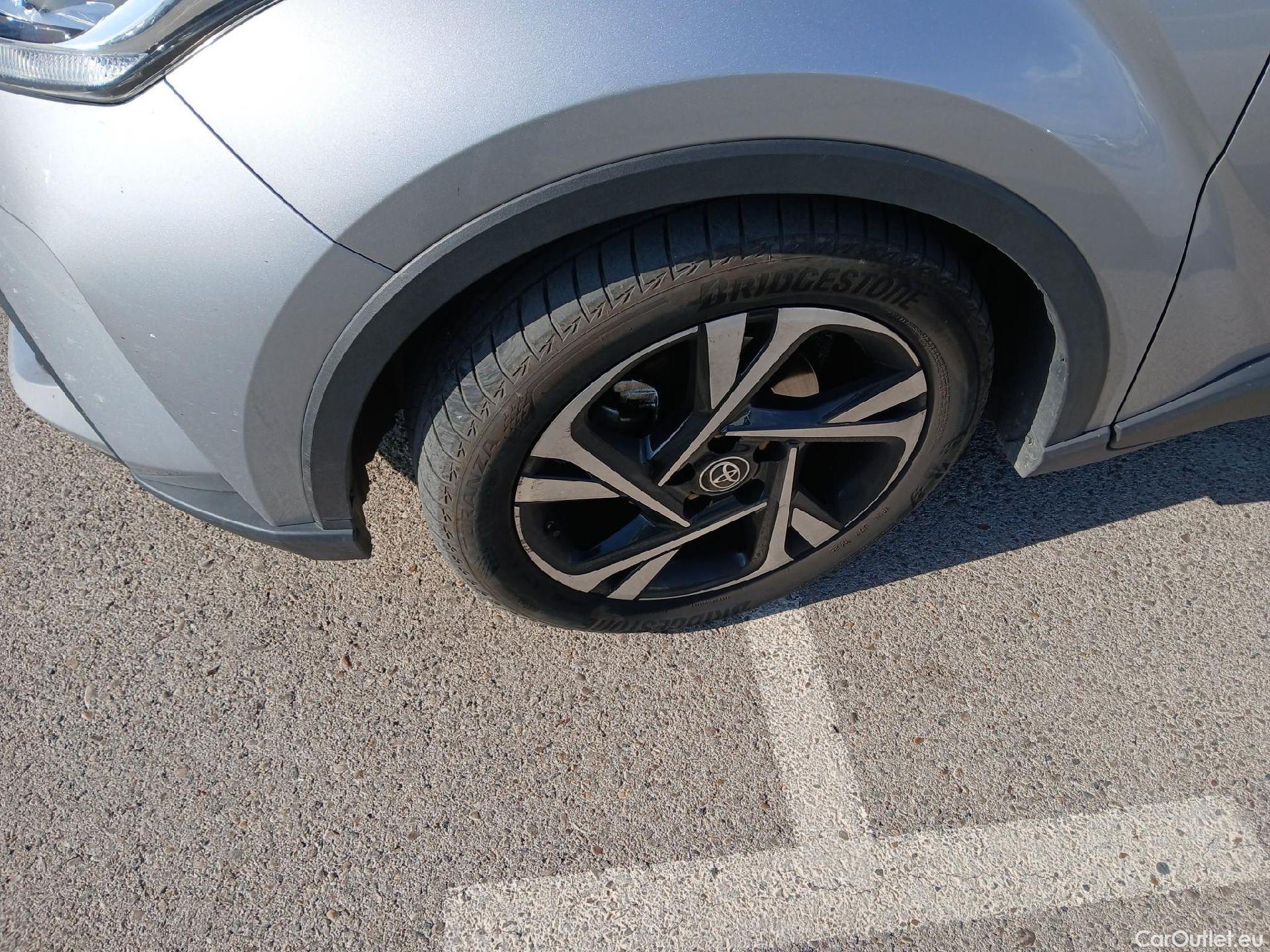  Toyota  C-HR TOYOTA  / 2019 / 5P / todoterreno 1.8 125H Advance #2