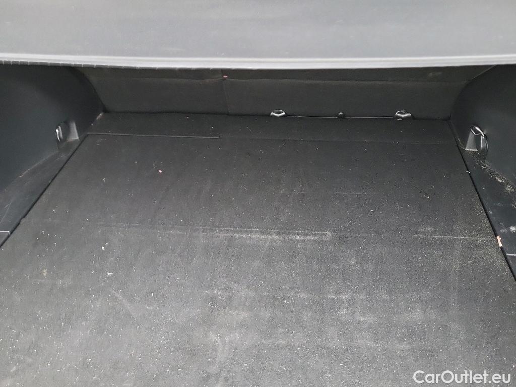  Toyota  RAV4 TOYOTA  / 2018 / 5P / todoterreno 2.5l 220H Style #19