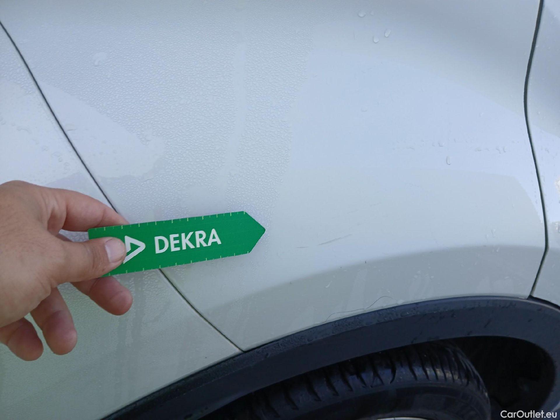  Land Rover  Discovery TOYOTA C-HR / 2019 / 5P / todoterreno 1.8 125H Advance #30