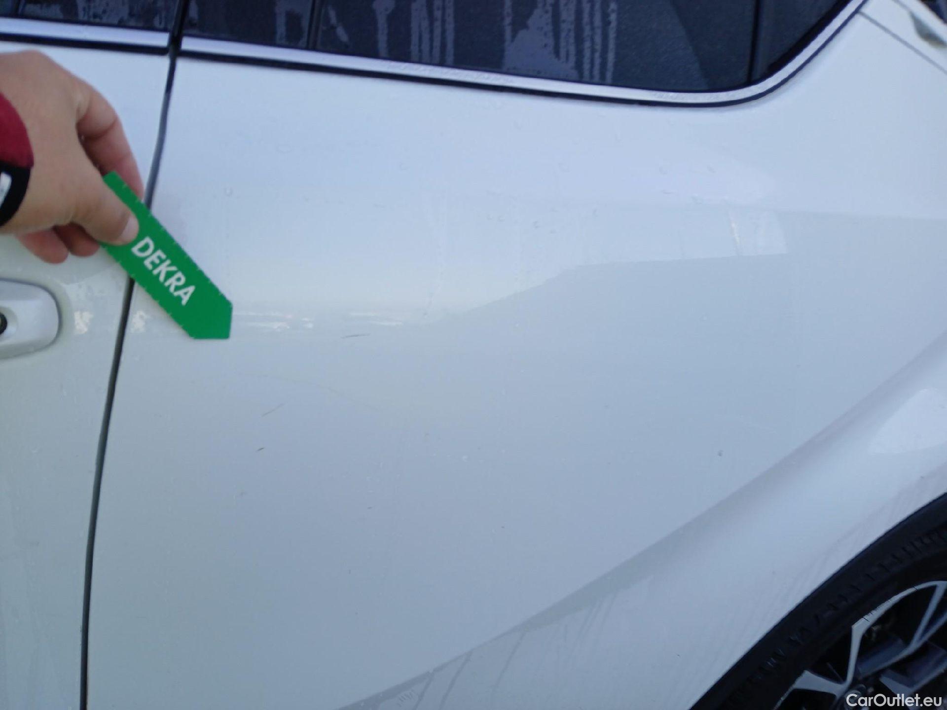 Land Rover  Discovery TOYOTA C-HR / 2019 / 5P / todoterreno 1.8 125H Advance #16