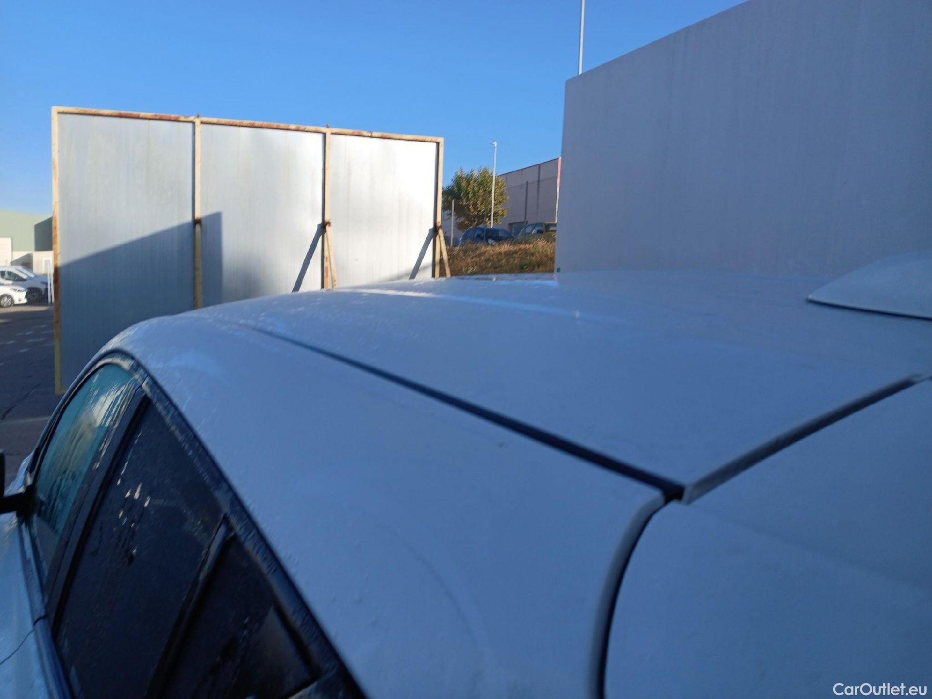  Land Rover  Discovery TOYOTA C-HR / 2019 / 5P / todoterreno 1.8 125H Advance #23