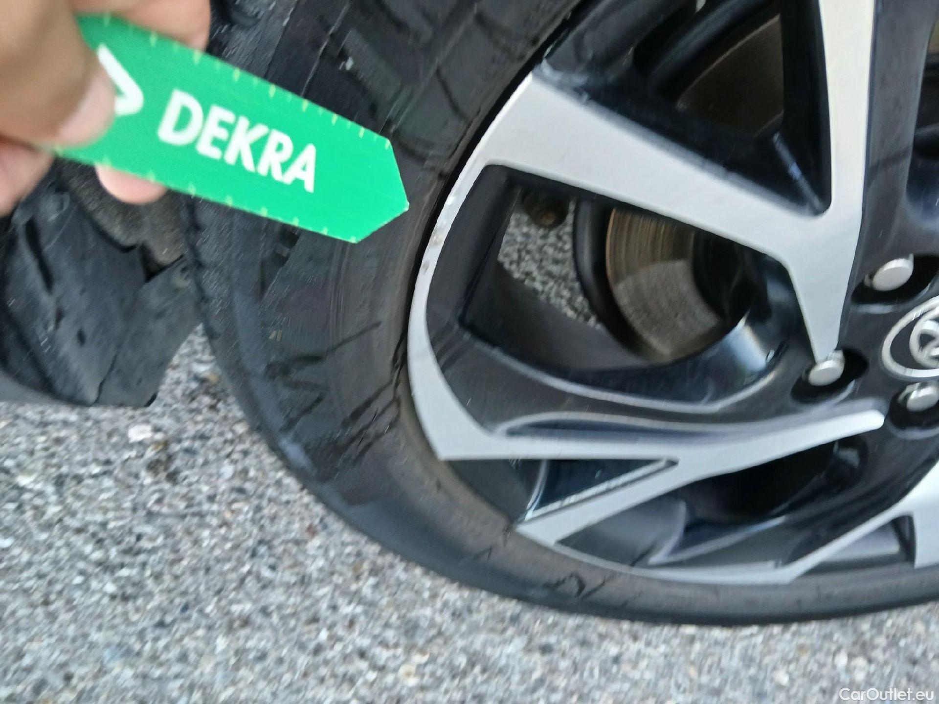  Land Rover  Discovery TOYOTA C-HR / 2019 / 5P / todoterreno 1.8 125H Advance #19