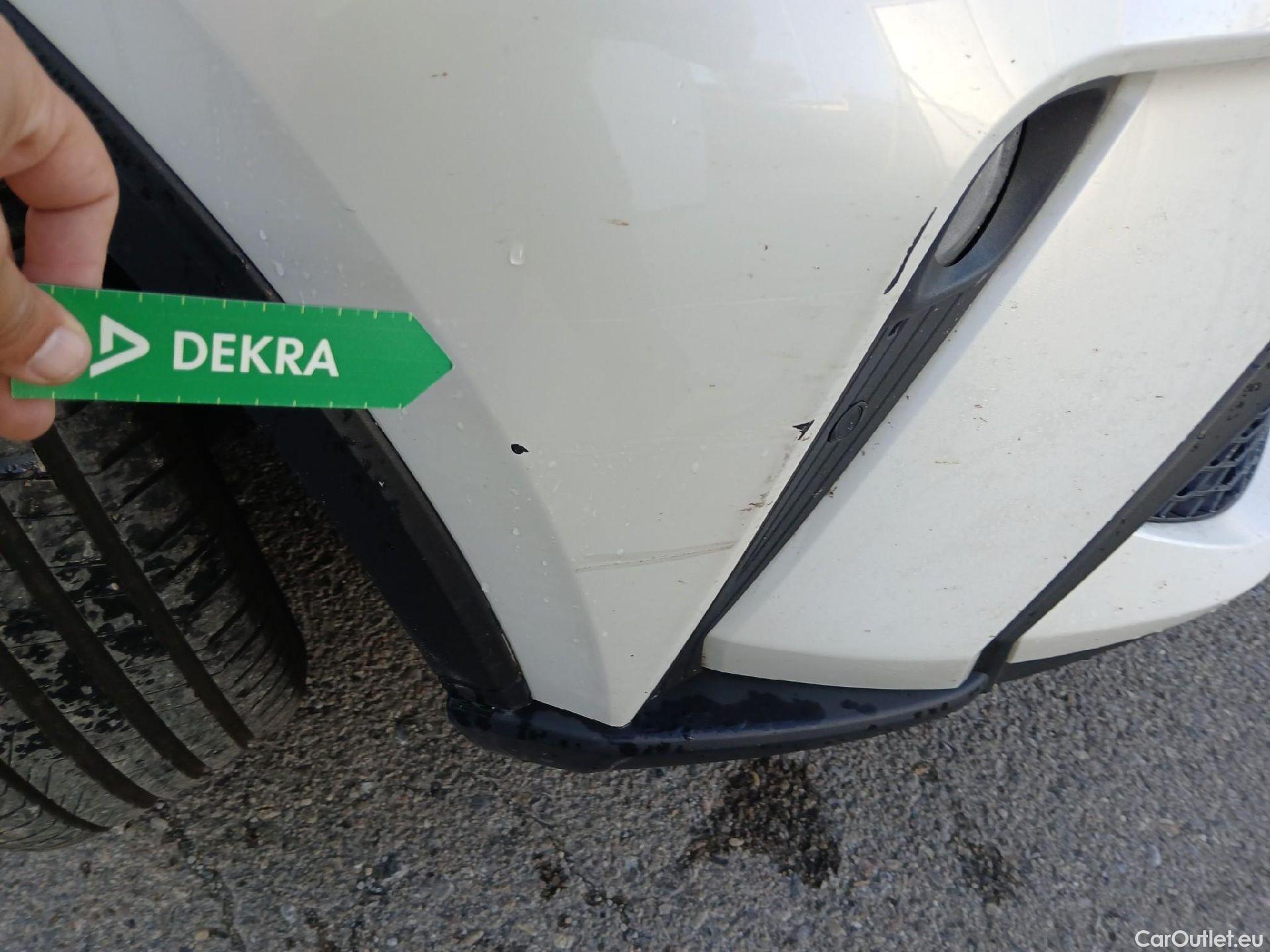  Land Rover  Discovery TOYOTA C-HR / 2019 / 5P / todoterreno 1.8 125H Advance #8