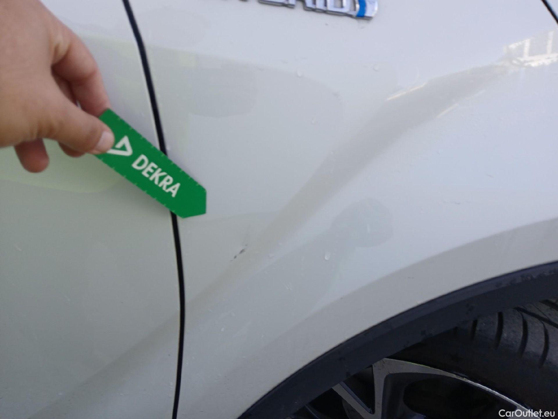  Land Rover  Discovery TOYOTA C-HR / 2019 / 5P / todoterreno 1.8 125H Advance #37