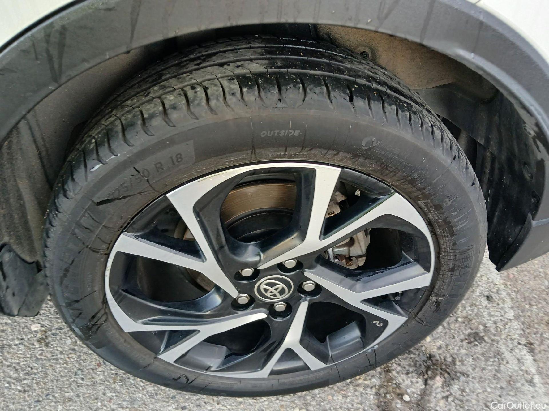  Land Rover  Discovery TOYOTA C-HR / 2019 / 5P / todoterreno 1.8 125H Advance #20
