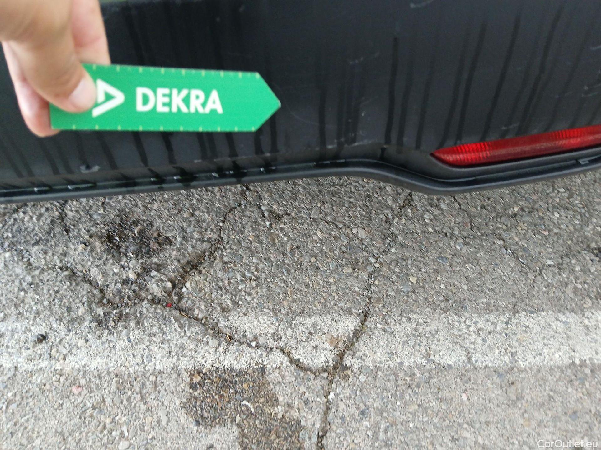  Land Rover  Discovery TOYOTA C-HR / 2019 / 5P / todoterreno 1.8 125H Advance #28