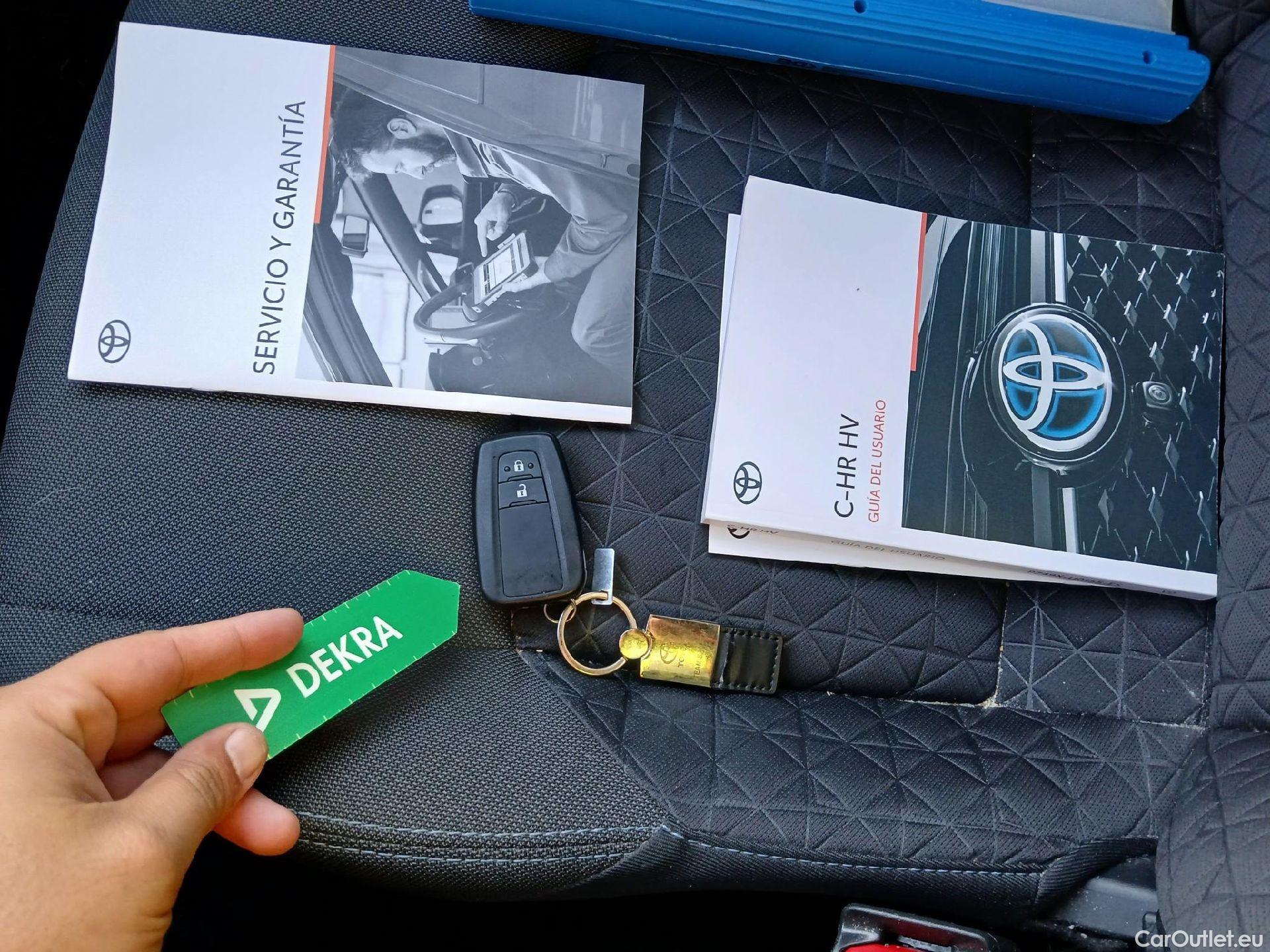  Land Rover  Discovery TOYOTA C-HR / 2019 / 5P / todoterreno 1.8 125H Advance #1