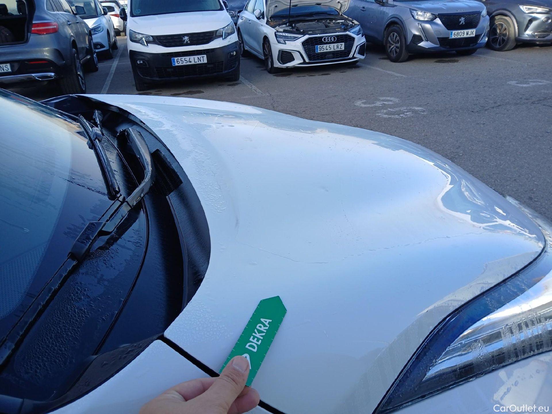  Land Rover  Discovery TOYOTA C-HR / 2019 / 5P / todoterreno 1.8 125H Advance #4