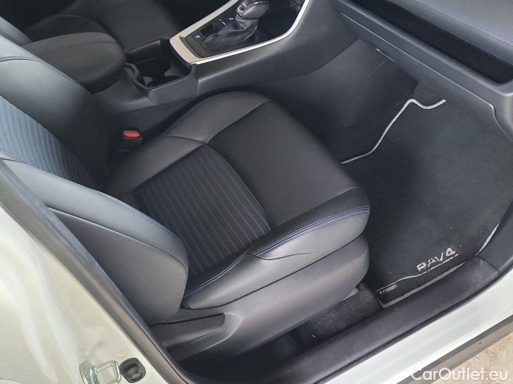  Toyota  RAV4 TOYOTA  / 2018 / 5P / todoterreno 2.5l 220H Style #21
