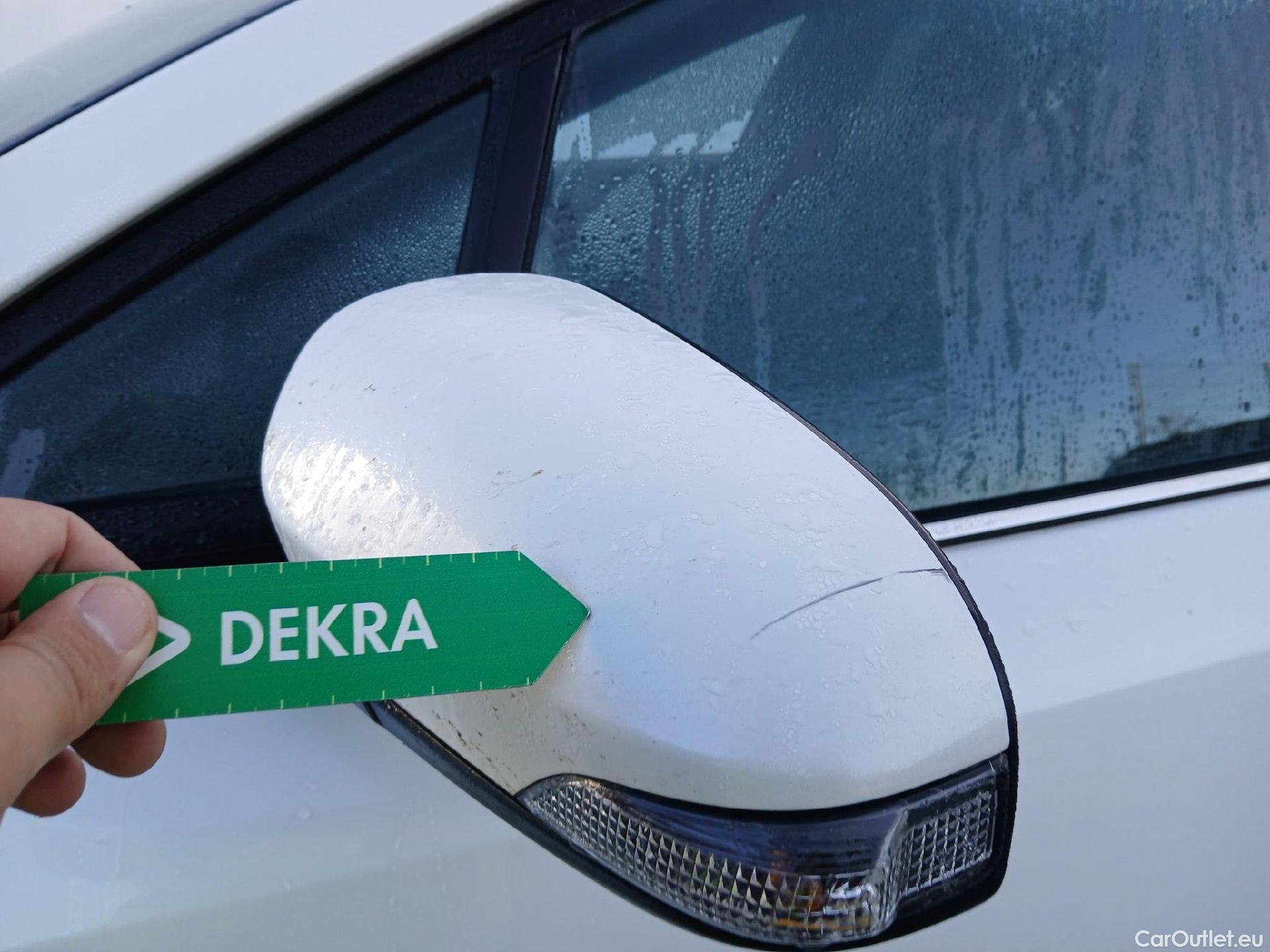  Land Rover  Discovery TOYOTA C-HR / 2019 / 5P / todoterreno 1.8 125H Advance #11
