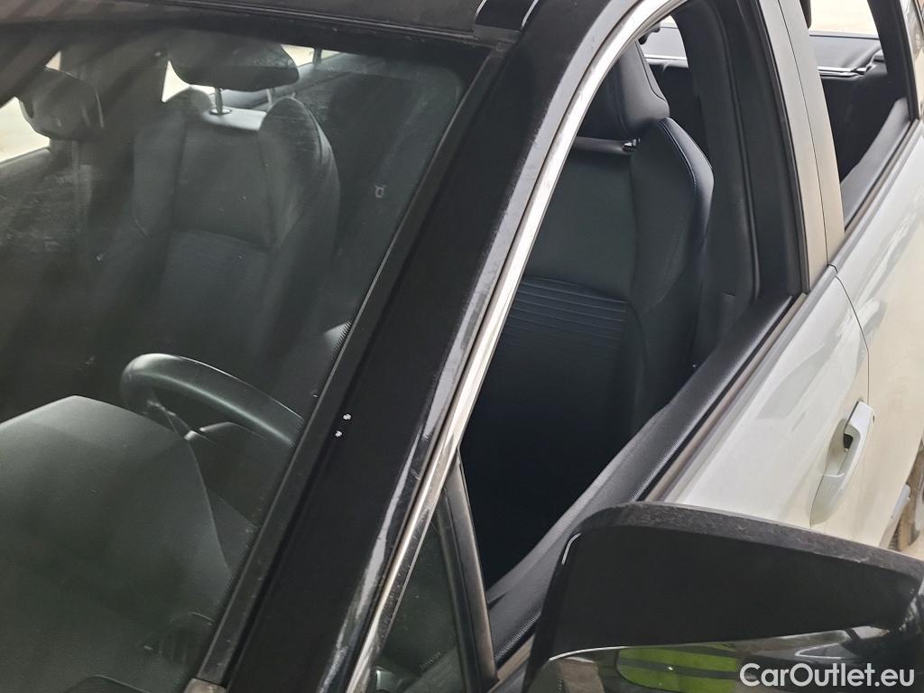  Toyota  RAV4 TOYOTA  / 2018 / 5P / todoterreno 2.5l 220H Style #22