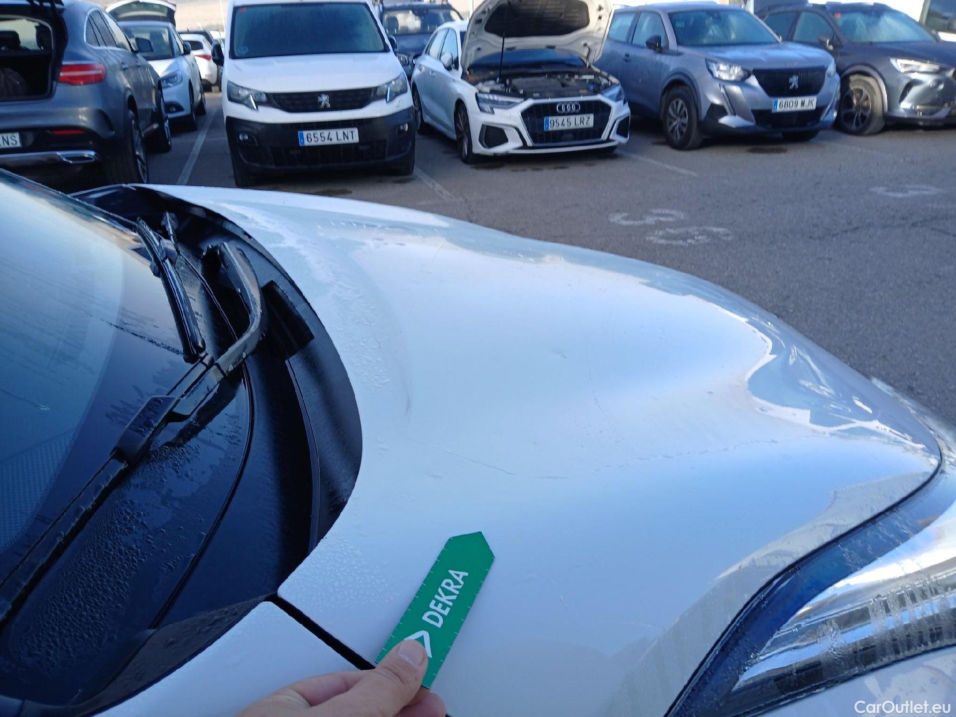  Land Rover  Discovery TOYOTA C-HR / 2019 / 5P / todoterreno 1.8 125H Advance #6
