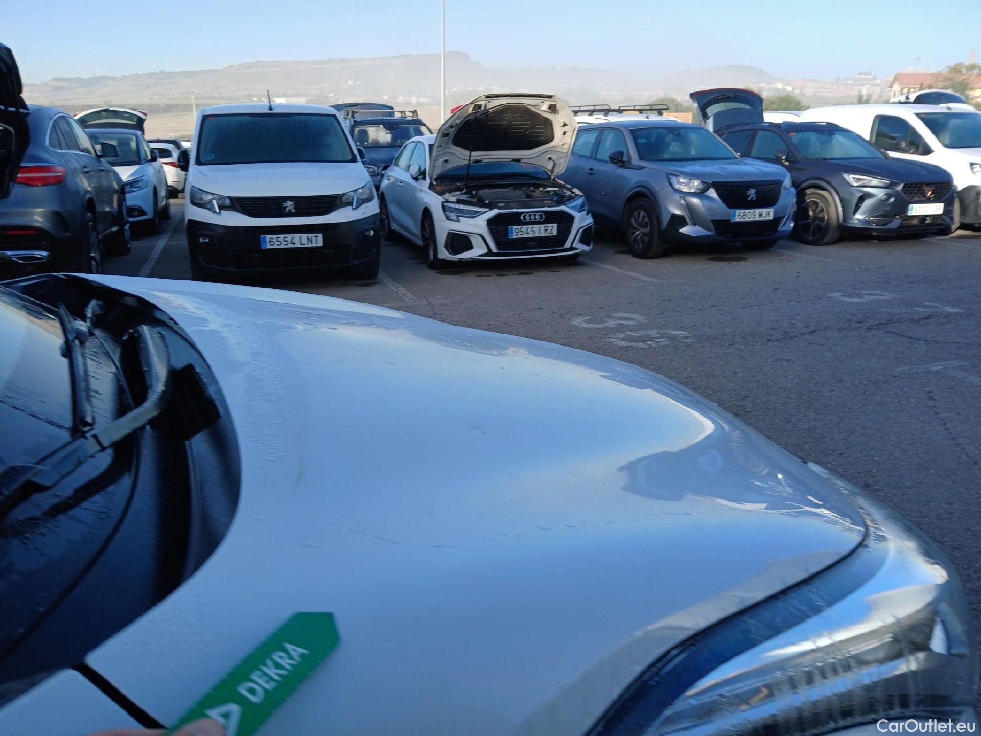  Land Rover  Discovery TOYOTA C-HR / 2019 / 5P / todoterreno 1.8 125H Advance #5
