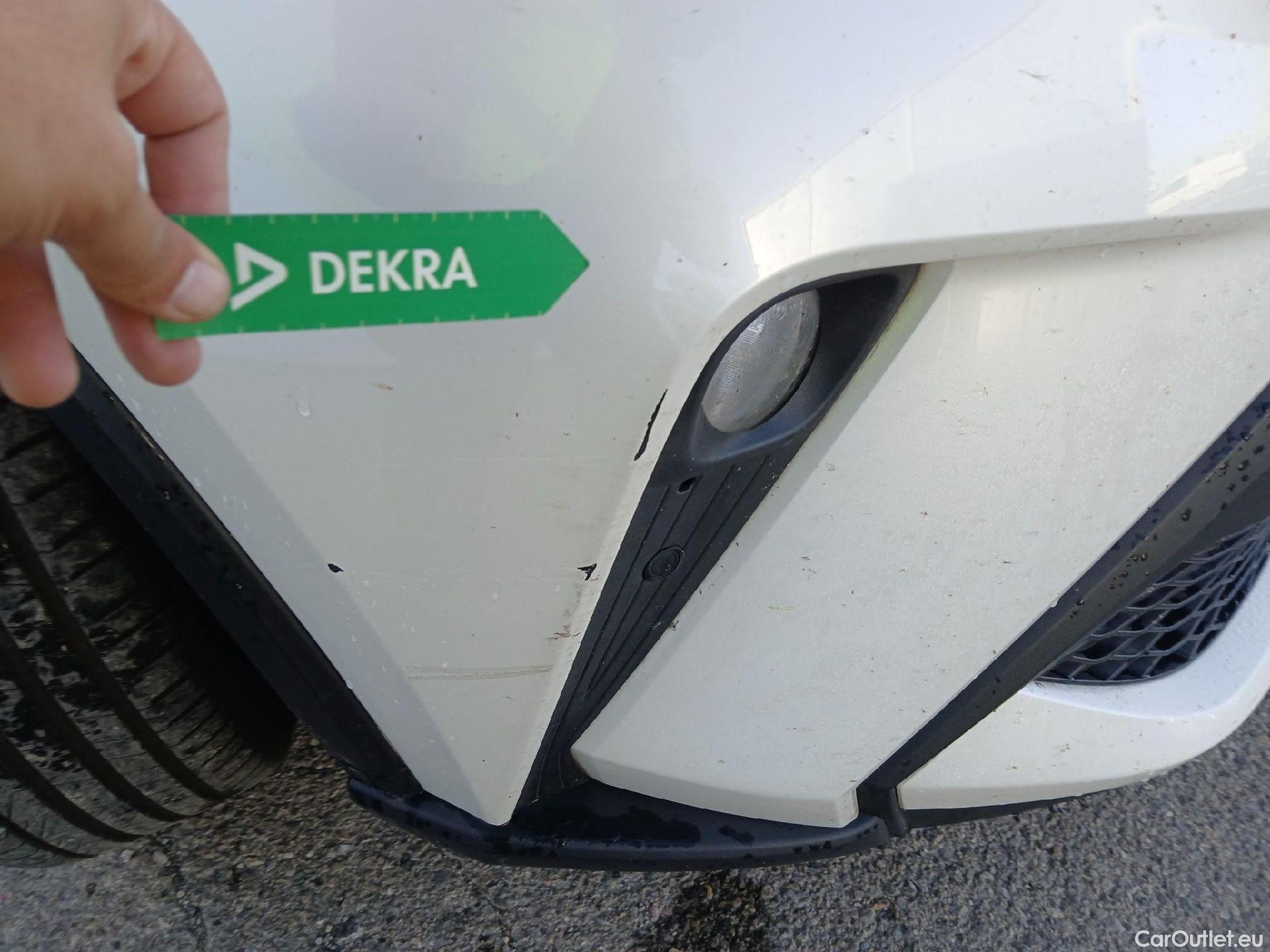  Land Rover  Discovery TOYOTA C-HR / 2019 / 5P / todoterreno 1.8 125H Advance #7