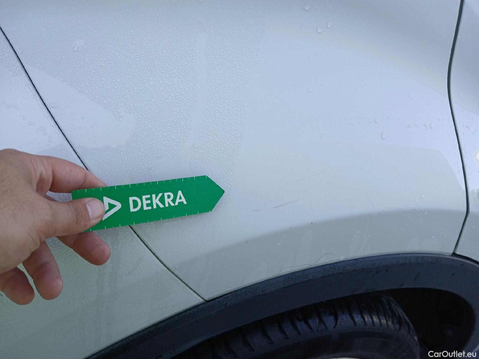  Land Rover  Discovery TOYOTA C-HR / 2019 / 5P / todoterreno 1.8 125H Advance #29