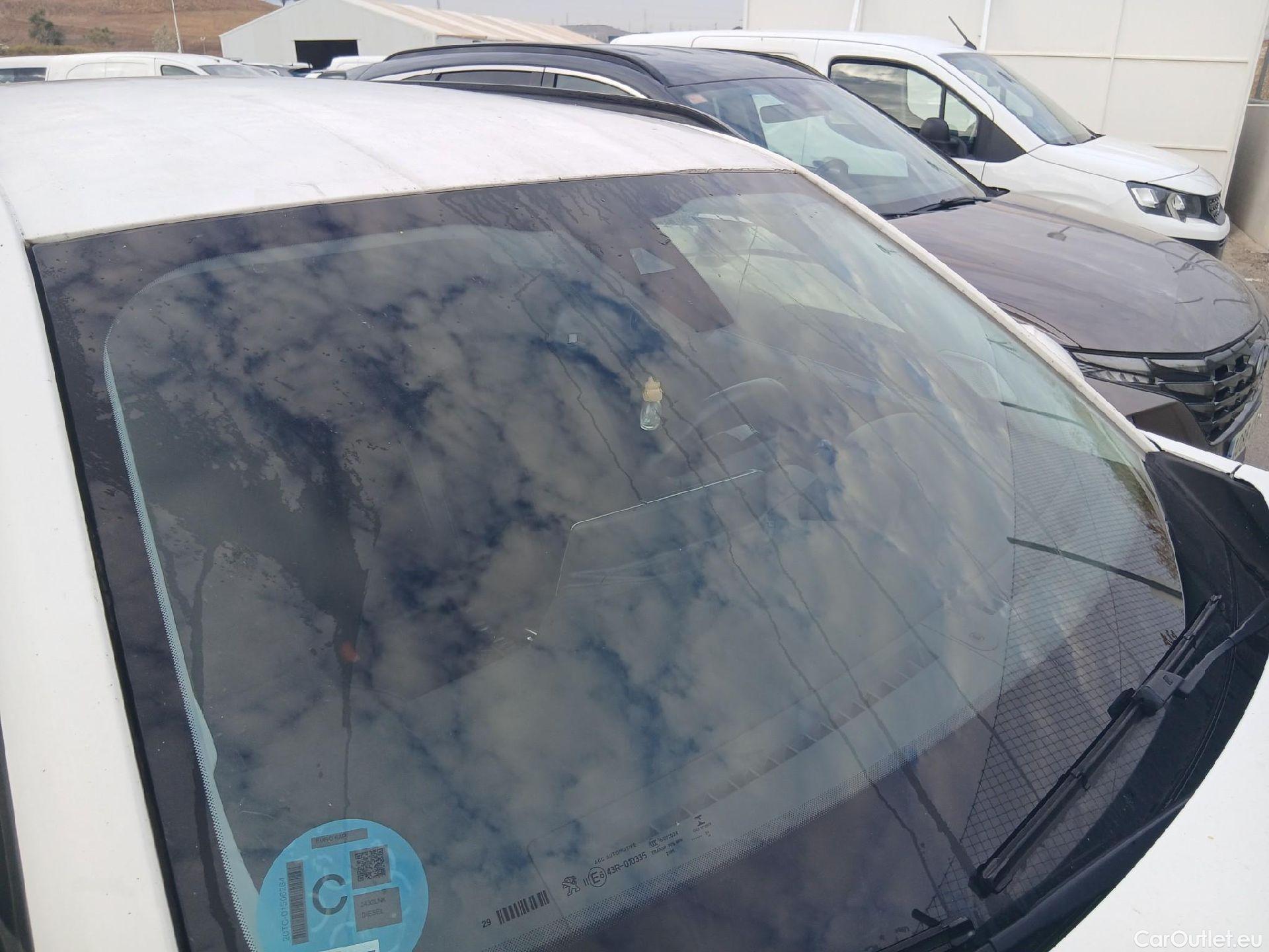  Peugeot  2008 PEUGEOT  / 2019 / 5P / todoterreno Allure Pack BlueHDI 81kW (110CV) (AC) #1