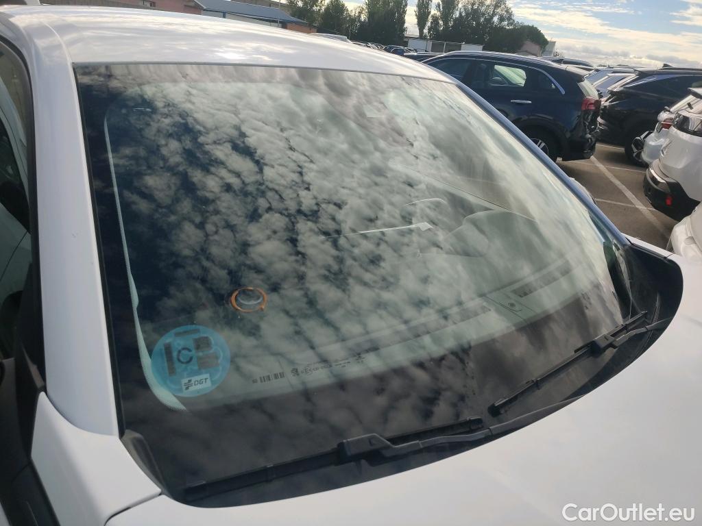  Peugeot  2008 PEUGEOT  / 2019 / 5P / todoterreno Active Pack BlueHDI 81kW (110CV) #3