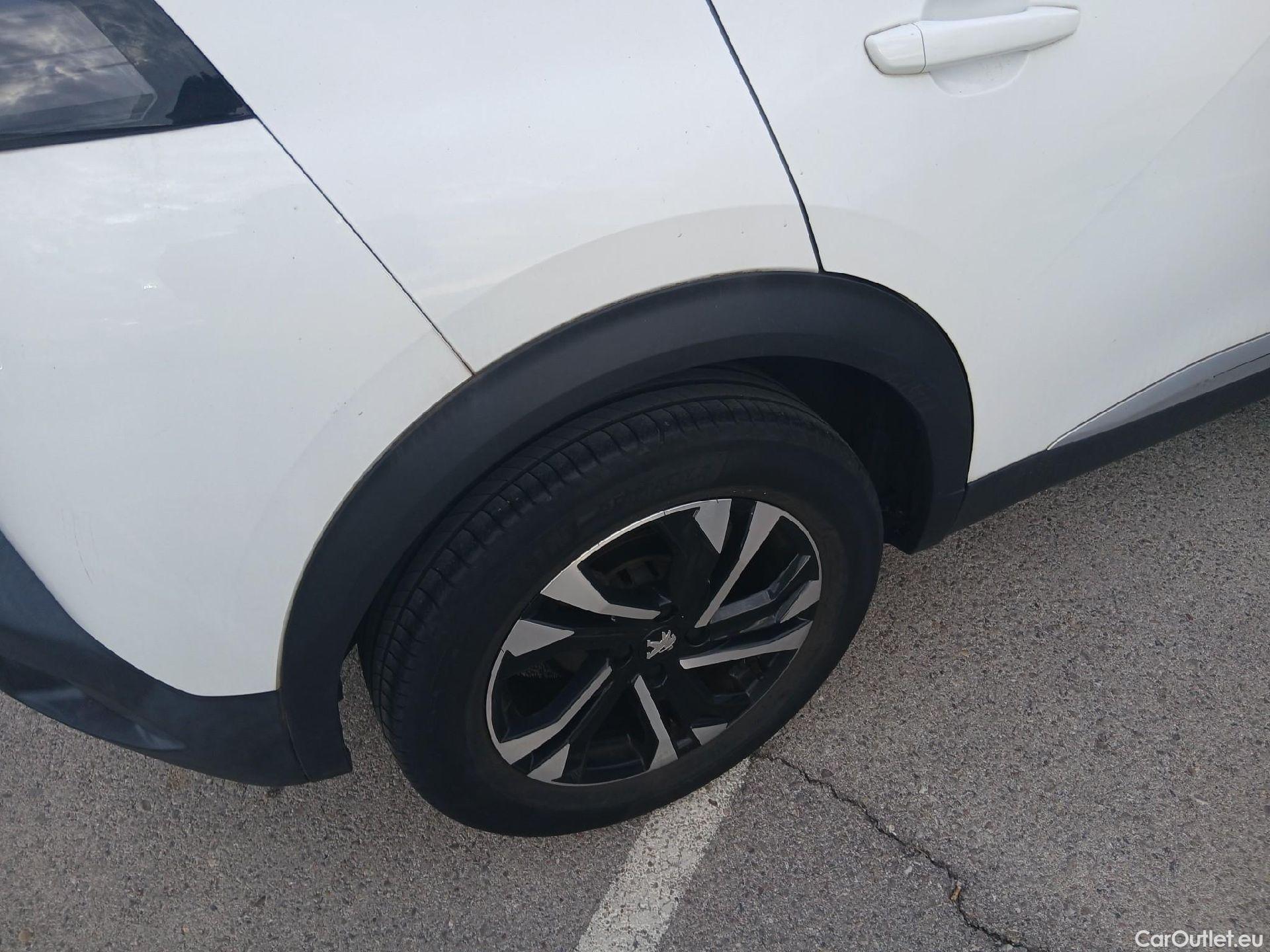  Peugeot  2008 PEUGEOT  / 2019 / 5P / todoterreno Allure Pack BlueHDI 81kW (110CV) (AC) #30