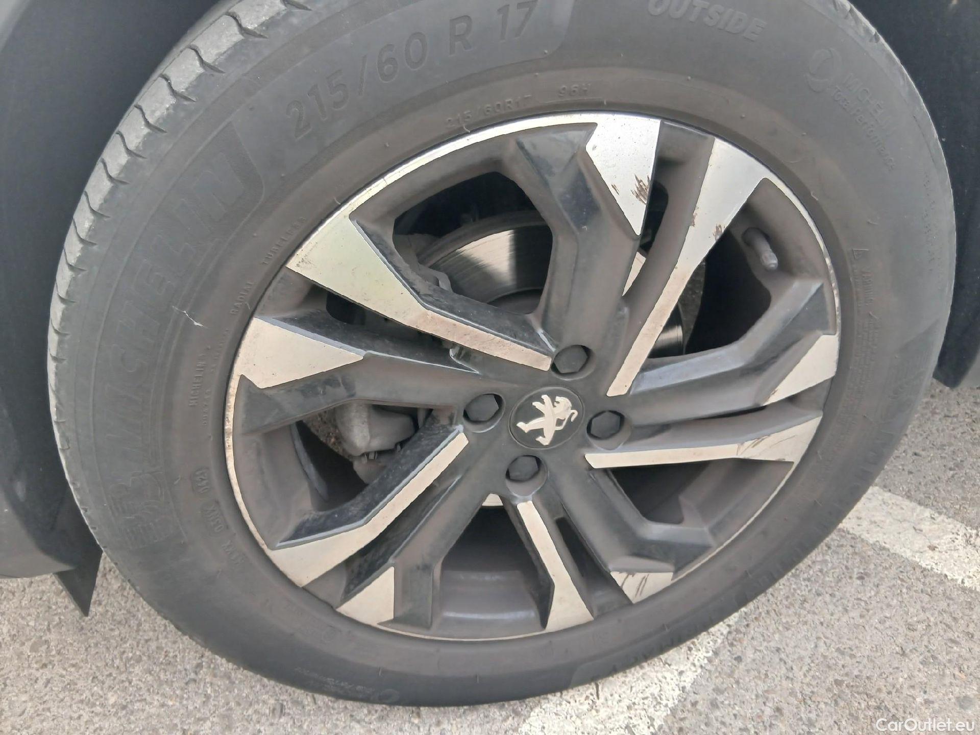  Peugeot  2008 PEUGEOT  / 2019 / 5P / todoterreno Allure Pack BlueHDI 81kW (110CV) (AC) #10