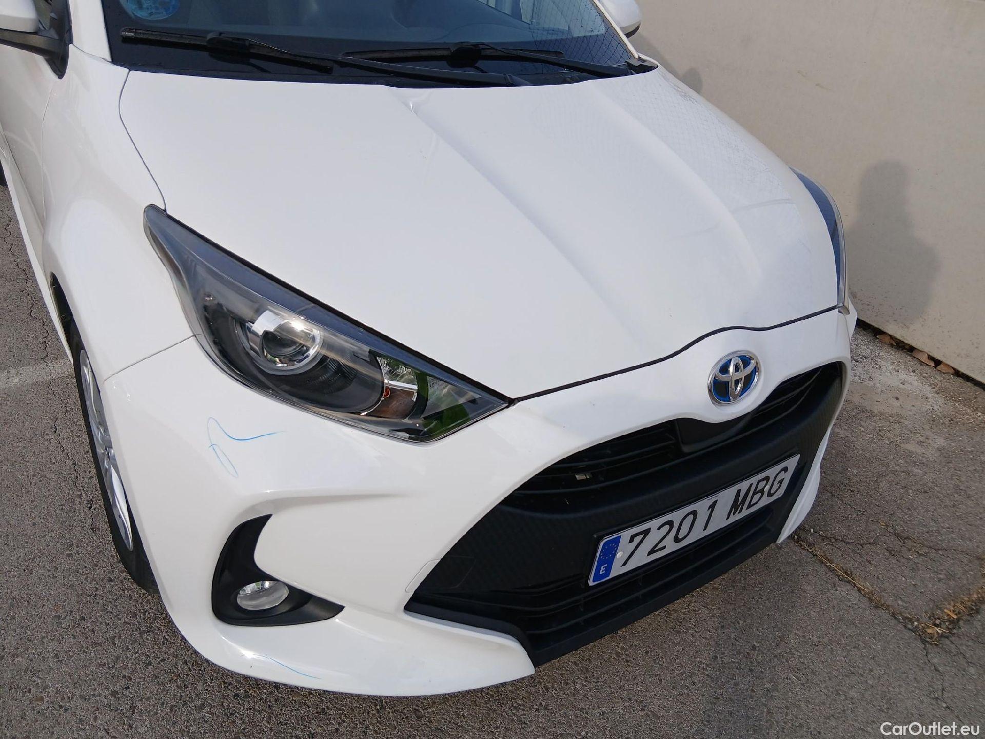  Toyota  Yaris TOYOTA  / 2020 / 5P / berlina con portón 1.5 120H Business Plus #8