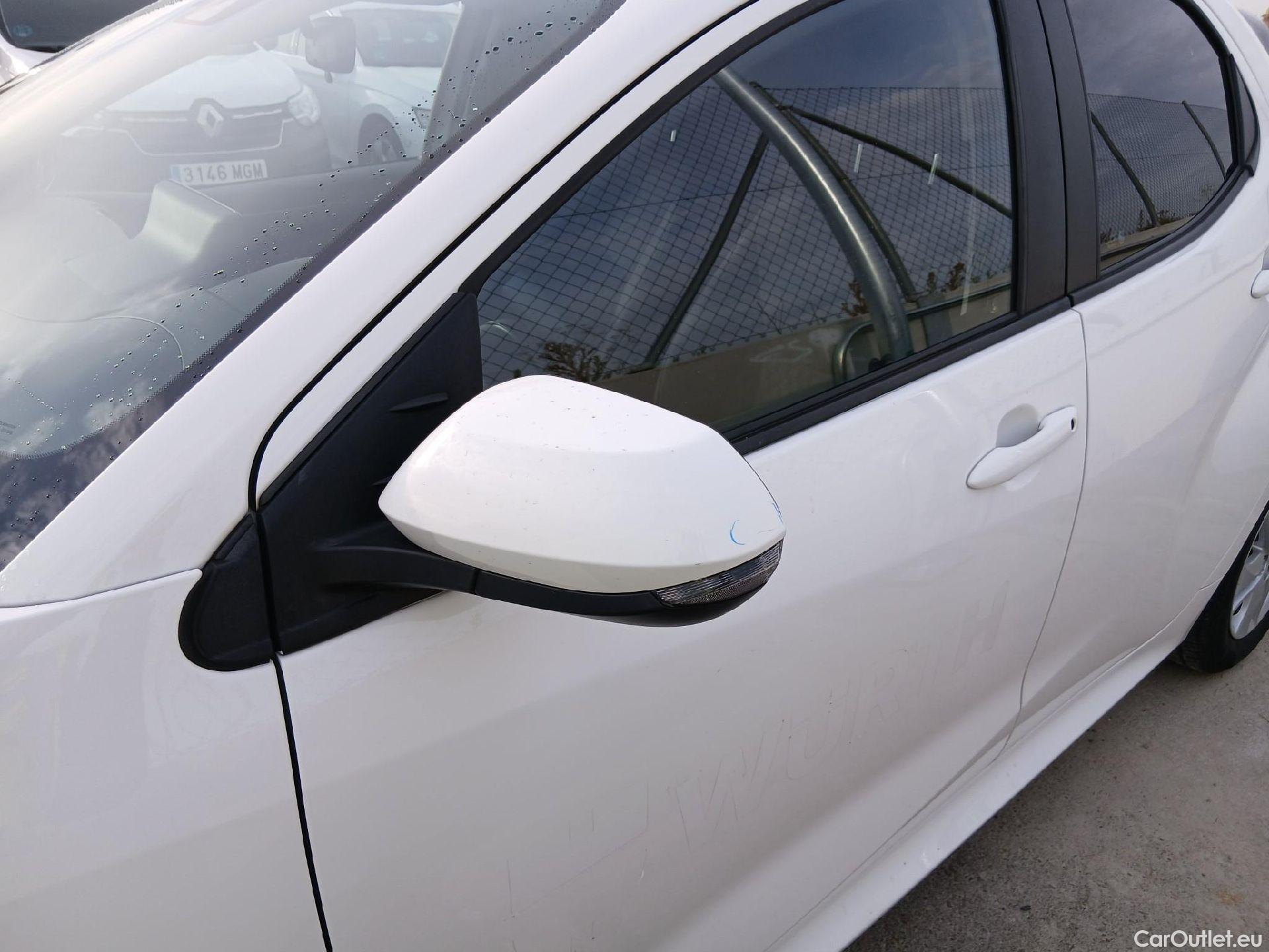  Toyota  Yaris TOYOTA  / 2020 / 5P / berlina con portón 1.5 120H Business Plus #10