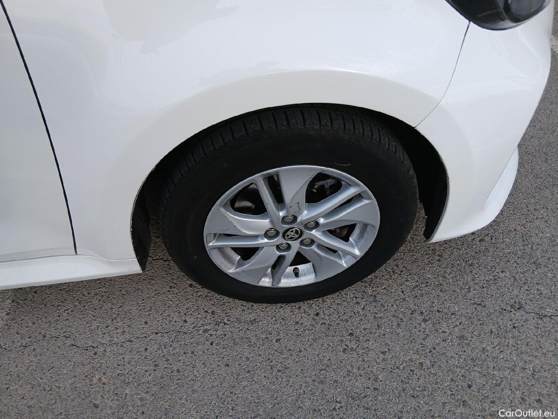  Toyota  Yaris TOYOTA  / 2020 / 5P / berlina con portón 1.5 120H Business Plus #6
