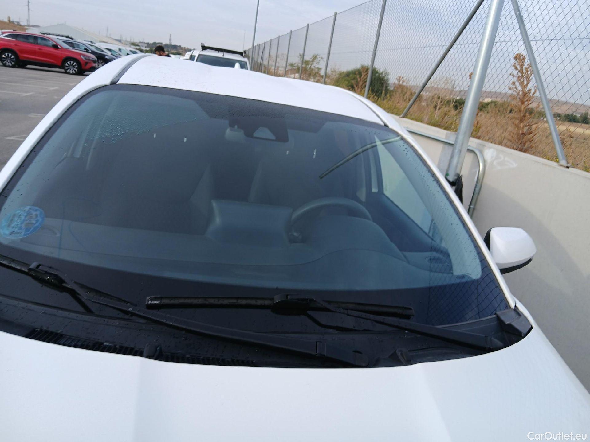  Toyota  Yaris TOYOTA  / 2020 / 5P / berlina con portón 1.5 120H Business Plus #7