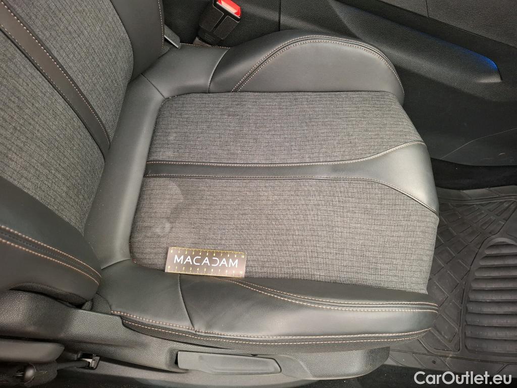  Peugeot  5008  GT Line 1.5 HDi 130CV BVA8 7 Sieges E6dT #31