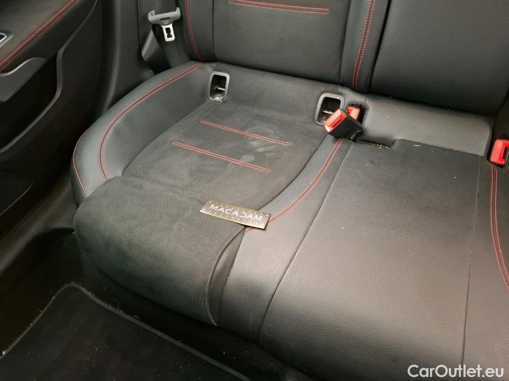  Mercedes  A-Klasse MERCEDES BENZ Classe A Compact  2018  5P  Berline A 250 AMG Line 4Matic #29